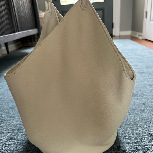 Khaite Medium Lotus Tote in Off-White - Picture 8 of 16